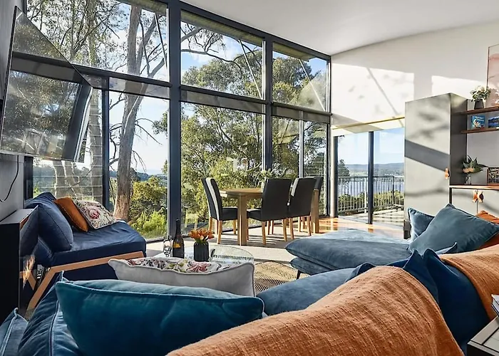 Tamar Valley Treetop Retreat With River Views
