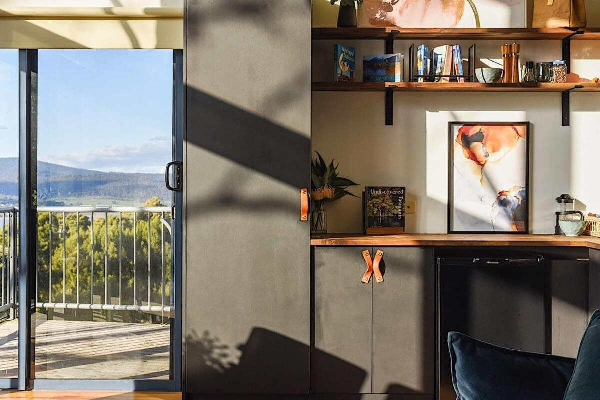 Tamar Valley Treetop Retreat With River Views Grindelwald