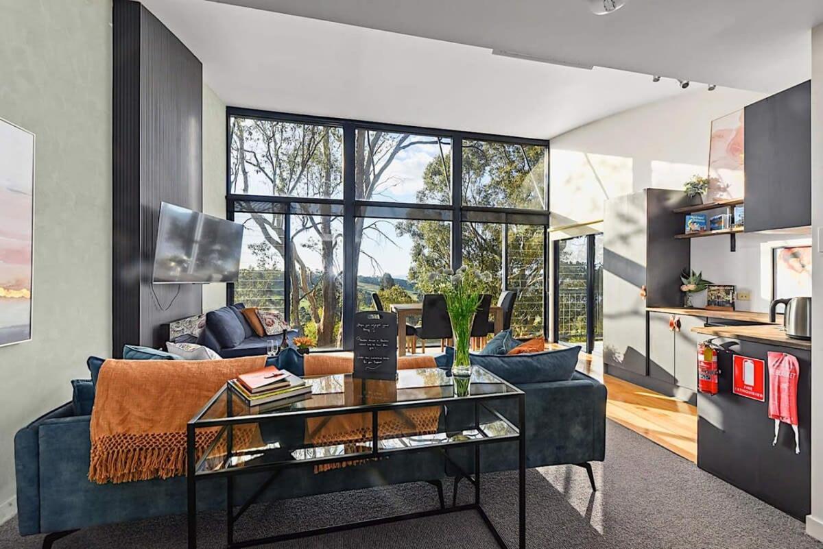 Tamar Valley Treetop Retreat With River Views *